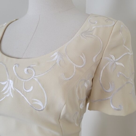 80s Pastel Yellow Mini Dress Embroidered Short Sleeve Scoop Neckline Fitted - Picture 13 of 14